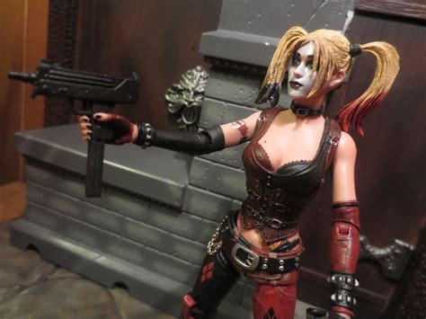 Neca 14 Scale Batman Arkham City Harley Quinn Available