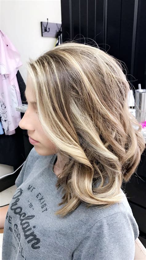 Platinum Blonde Honey Blonde Highlights With Natural Hair Color Of