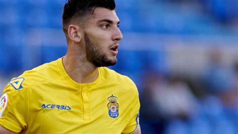 Rafael rafa mir vicente is a spanish professional footballer who plays as a forward for english club wolverhampton wanderers. Rafa Mir: Nottingham Forest sign Wolves striker on season ...