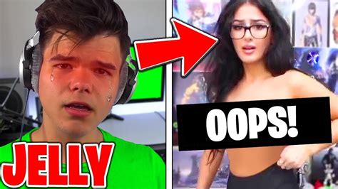 7 Youtubers Who Forgot The Camera Was On Jelly Sssniperwolf Unspeakable Youtube