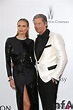 Natasha Poly y Peter Bakker en la gala amfAR del Festival de Cannes ...