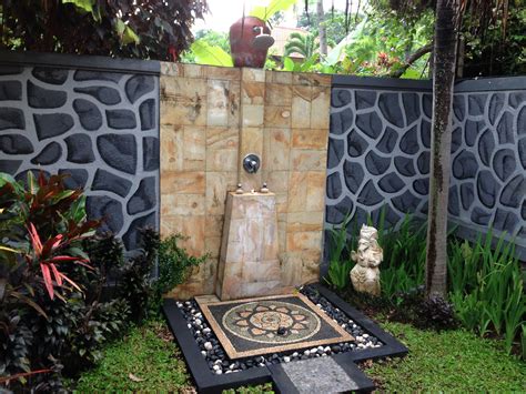 Outdoor Shower Puri Mangga Resort Lovina Bali Ducha De Piscina