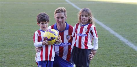 Fernando Torres à Latletico Sa Belle Et Leurs Enfants Fiers Pour Son