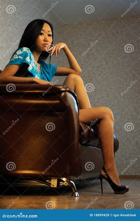 Het Mooie Aziatische Vrouw Ontspannen Stock Foto Image Of Gezicht Dame 18899428