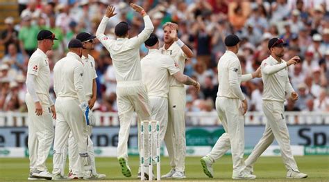 Just a 20 minute delay this morning then, not too bad. India vs England 1st Test Highlights: India end Day 3 at ...