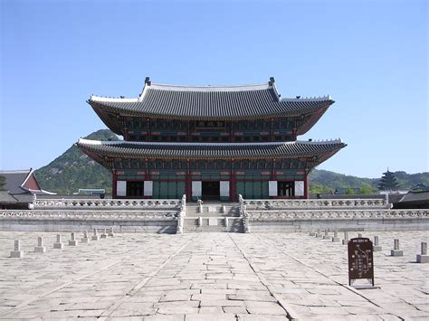 Gwanghwamun gate (main gate) on the south, yongchumun gate on the. Seoul City Tour 3 Hari 2 Malam - Tour Korea