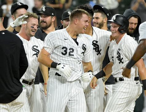 Chicago White Sox 4 Players To Cut When Jimenez And Robert Return