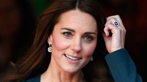 Kate Middletons Rings A Definitive Guide To The Duchess Of Cambridges Jewellery Grazia