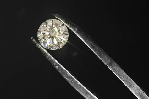 Comment Reconnaitre Un Diamant D Un Oxyde De Zirconium - La Galerie
