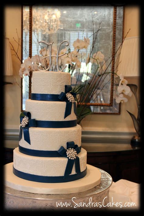 Elegant And Classy Wedding Cake