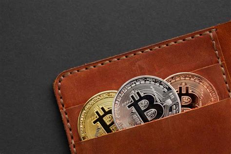 The beauty of this slim wallet is, it can comfortably fit into your physical fiat wallet or wherever you keep the best thing is that it started as bitcoin wallet which has now expanded to supported many other. The Best Bitcoin & Cryptocurrency Wallet in Nigeria - Easy Crypto