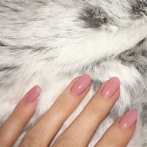 Kylie Jenner Peach Nails Steal Her Style