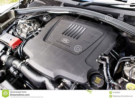 Range Rover Velar 2017 Engine Editorial Image Image Of Motor Wagen