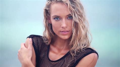 Hannah Ferguson Dares To Bare In Fiji Uncovered Sports Illustrated