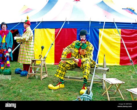 Pierrot Clowns Hi Res Stock Photography And Images Alamy