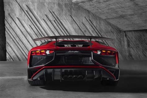 Lamborghini Aventador Lp750 4 Sv Specs And Photos 2015 2016 2017
