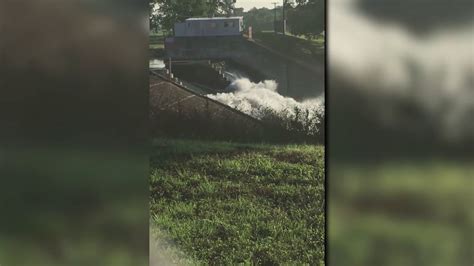 Video Shows Rushing Waters After Lake Dunlap Spillgate Failure Youtube