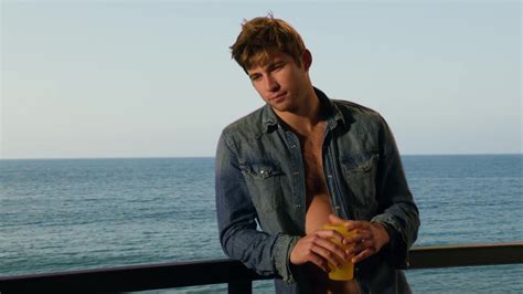 Auscaps Justin Deeley Shirtless In 90210 4 14 Mama Can You Hear Me