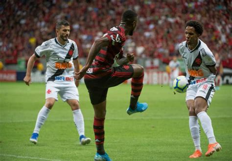 As vezes a tv aberta não está transmitindo a partida de futebol. Vasco x Flamengo pelo Carioca - Portal Phbcity