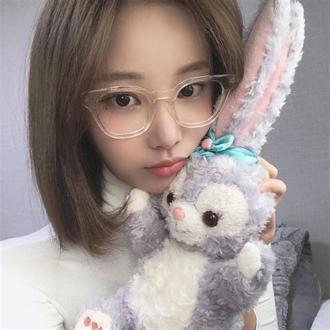 Kpop idols in public relationships if there is anyone that you know that i have missed please let me know in the comments 🙂 (only confirmed please!!!) currently in a relationship: MOMOLAND's Yeonwoo Instagram Update - November 28, 2019 - MOMOLAND UPDATE