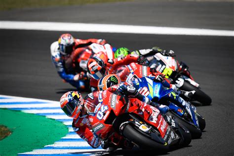 Ecco la programmazione completa di sky e tv8 con l'orario del gp di stiria in diretta e gli appuntamenti motogp in tv oggi: Orari TV MotoGP Le Mans 2019 - Diretta qualifiche e gara ...