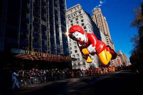 Thousands Brave The Cold For The Macys Thanksgiving Day Parade