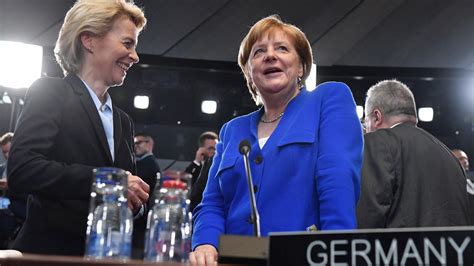 La présidente de la commission européenne s'est dite «surprise» d'avoir été installée en retrait du président turc et du président du conseil européen lors de leur rencontre en turquie. Presseschau: Ursula von der Leyen nach Brüssel | STERN.de