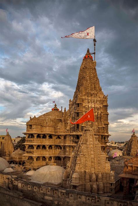 Dwarkadhish Temple Dwarka India This Is A Legendary Temple Dedicated