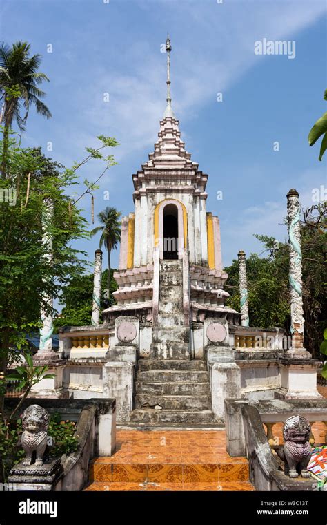 Damrey Sor Pagoda Battambang Cambodia Stock Photo Alamy