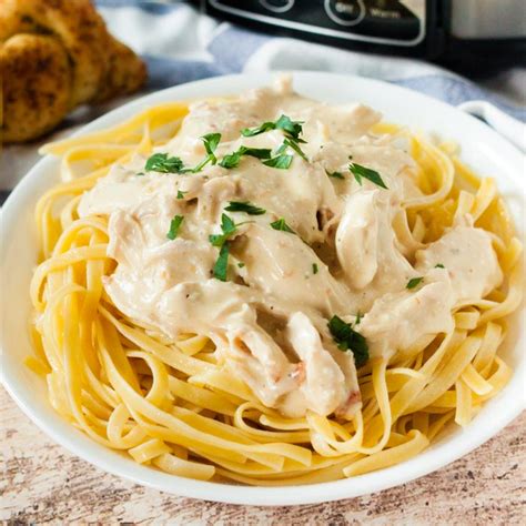 Since this is a smaller recipe, my 3qt was perfect for the job! Easy Crock Pot Chicken Alfredo - Slow Cooker Chicken ...