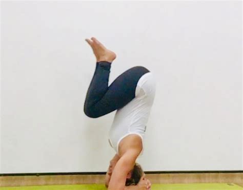 Learn To Headstand In 4 Simple Steps Climb And Yoga