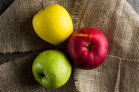 How Does The Color Of Apples Affect Their Health Benefits Cook It