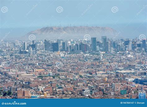 Vista Aérea Del Paisaje Urbano De Lima Perú Imagen De Archivo Imagen