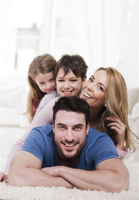Mi padre es moreno, alto y tiene cincuenta y dos años. STEEMCHURCH: Your family is your first ministry! — Steemit
