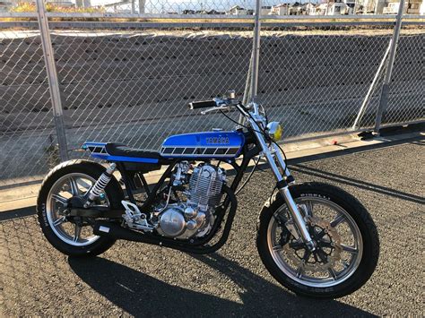 The rd400 featured an almost totally redesigned engine and frame from previous editions. "Big Blue": Yamaha SR400 Street Tracker by Candy ...