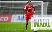 Gabriel Marusic (Bayern München, FCB, 5) am Ball, Freisteller ...