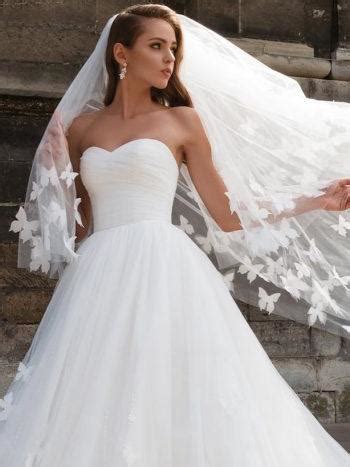 This site covers everything you need to know to plan your wedding. Beautiful Wedding Dresses with Long Train Sweetheart ...