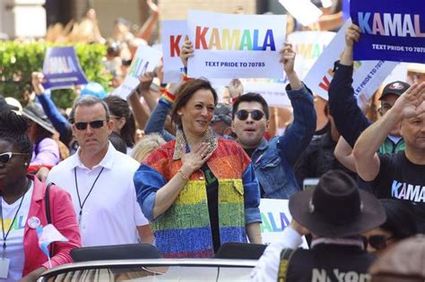 Kamala Harris Première Vice Présidente En Exercice Des États Unis à Participer à Une Gay Pride