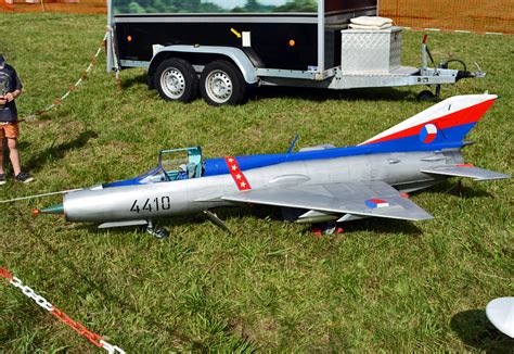 Built as indian air force type 96 by hindustan aeronautics, with. MiG 21 Flugmodell bei der Air Show in Breitscheid - 29.08 ...