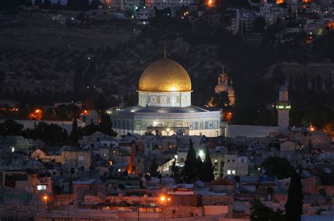 Only muslims are allowed to visit the dome of the rock. Dome of the Rock - Monument in Jerusalem - Thousand Wonders