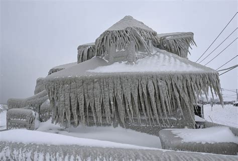Photos From Buffalos Massive Winter Storm Are Unreal