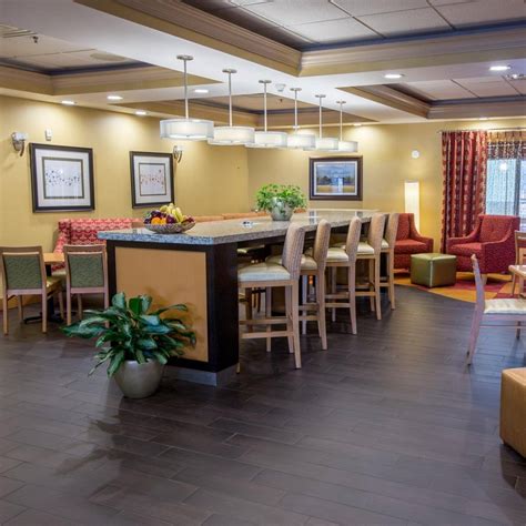 Hampton Inn Chicopeespringfield Home