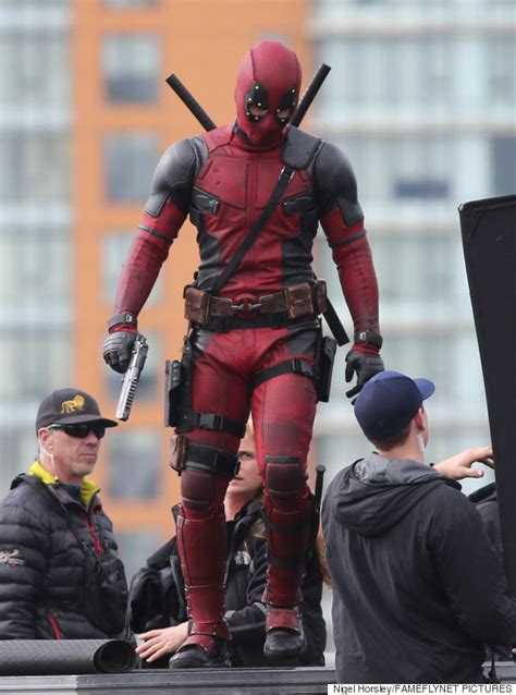 Ryan Reynolds Original Deadpool First Photos Of Ryan Reynolds On Set Of Deadpool Still