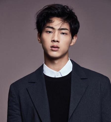 Actor ji soo 지수 updates. 스포츠서울 - "댄디함의 정석" 지수, 팬들 마음 흔드는 시크남의 ...