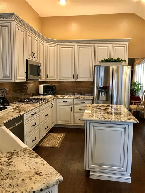 Below is our comprehensive list of the top selling cabinet manufacturers in the united states and how they rank for construction quality and for value considering the price point of each cabinet line. Another beautiful Diamond Intrigue kitchen has been ...