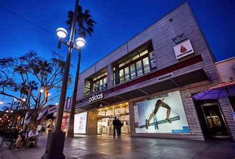Retail Is Changing In Santa Monicas Third Street Promenade Silicon Beach