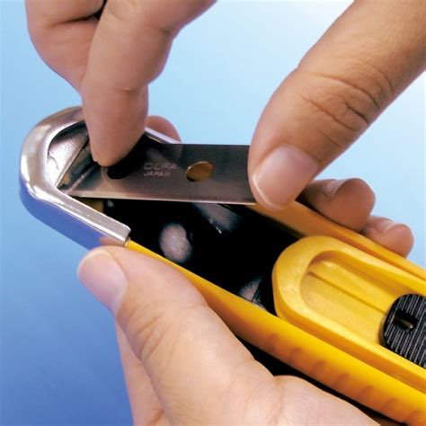 Olfa Sk 8 £1385 Olfa Sk 8 Automatic Self Retracting Safety Knife