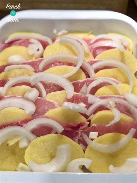 Transfer the potatoes to a work surface and let them cool for 10 to 15 minutes. Syn Free Bacon, Onion and Potato Bake | Slimming World ...