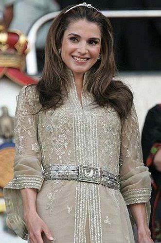 Inspirational Queen Rania Of Jordan Turns 40 Queen Rania Fashion Royal Fashion