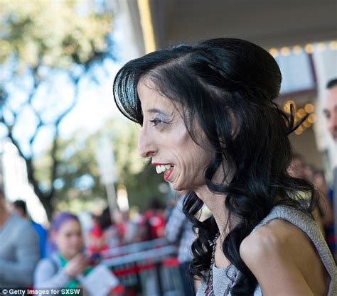 How Worlds Ugliest Woman Lizzie Velasquez Fought Back Against The Bullies Daily Mail Online